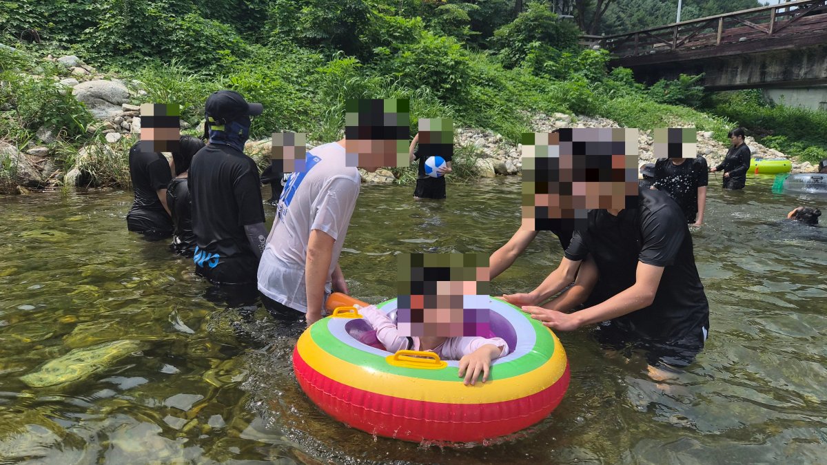 삼봉회와 함께 물놀이 후원행사를 진행하였습니다.