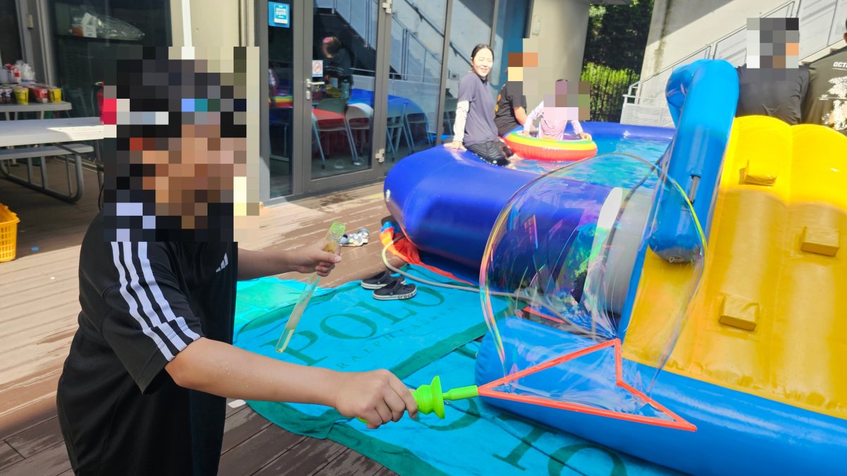 에어바운스 물놀이를 진행하였습니다.
