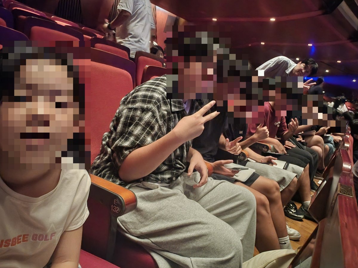 희망브리지와 함께하는 이은결 마술쇼를 관람하였습니다.